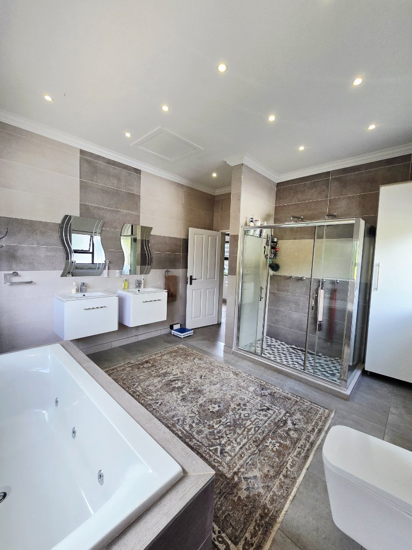 6 Bedroom Property for Sale in Wilkoppies North West